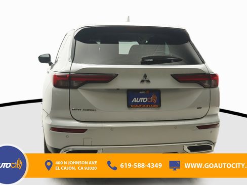 Used 2022 Mitsubishi Outlander SE image 16