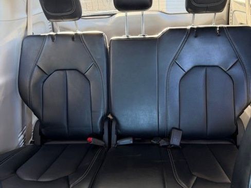 Used 2024 Chrysler Pacifica Touring-L image 15