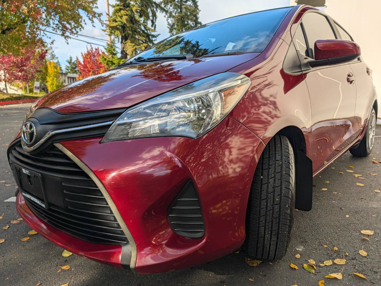 Used 2017 Toyota Yaris L w/ Carpet Mat Package FWD image 3