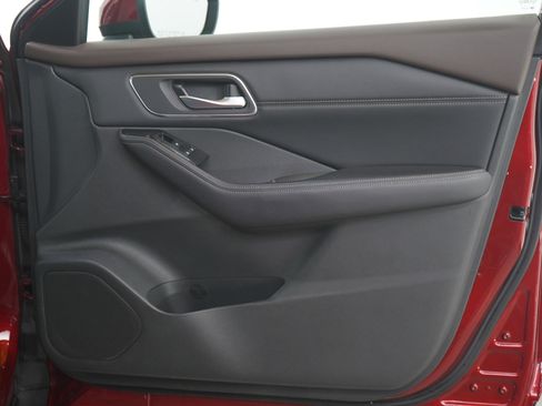 Used 2021 Nissan Rogue SV w/ Premium Package image 12