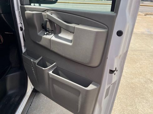 Used 2016 Chevrolet Express 2500 LT w/ LT Preferred Equipment Group RWD image 9