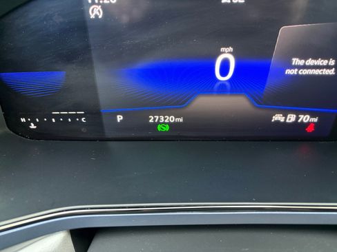 Certified 2023 Volkswagen Taos SE image 2