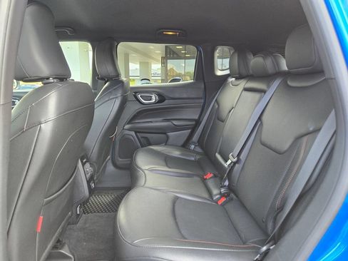 Used 2025 Jeep Compass Trailhawk AWD/4WD image 12
