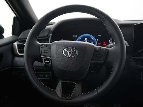 Used 2025 Toyota Camry SE image 14