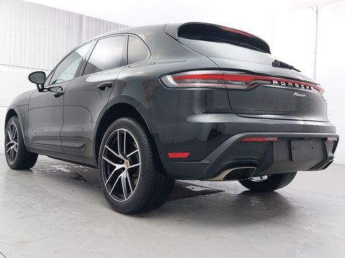 Used 2024 Porsche Macan image 3
