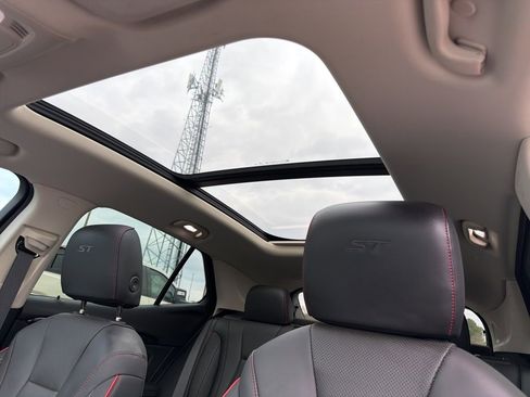 Used 2022 Buick Envision Essence w/ Technology Package II image 19