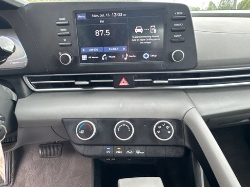 Used 2024 Hyundai Elantra SE FWD image 28