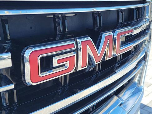 Used 2023 GMC Yukon SLT w/ SLT Premium Package AWD/4WD image 9