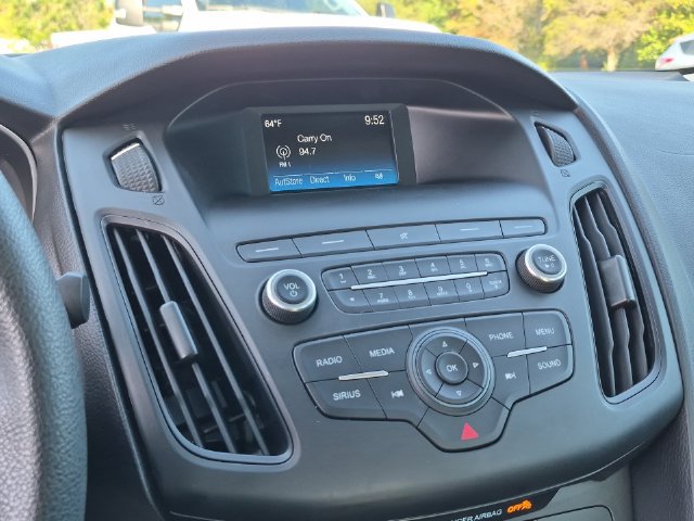 Used 2018 Ford Focus SE FWD image 24