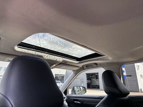 Used 2025 Toyota Highlander XLE AWD/4WD image 18