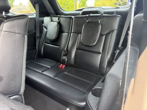 Used 2020 Ford Explorer XLT w/ Equipment Group 202A AWD/4WD image 17