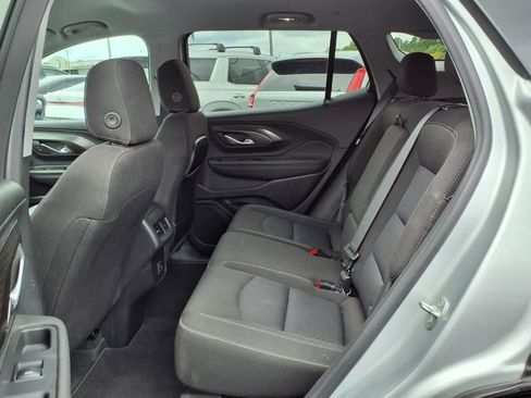 Used 2022 GMC Terrain SLE w/ Driver Convenience Package image 5