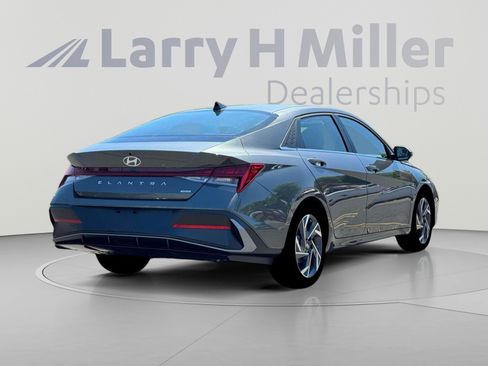 New 2026 Hyundai Elantra Limited FWD image 7