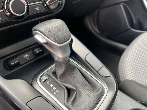 Used 2025 Kia Soul LX w/ LX Technology Package FWD image 40