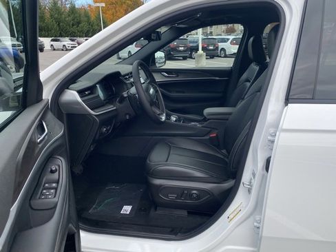 New 2025 Jeep Grand Cherokee Limited image 16