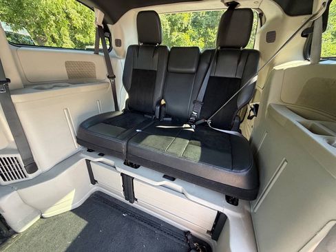 Used 2015 Dodge Grand Caravan SXT FWD image 12