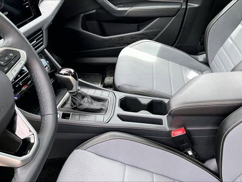 Used 2026 Volkswagen Jetta SE w/ Black Wheel Package FWD image 23