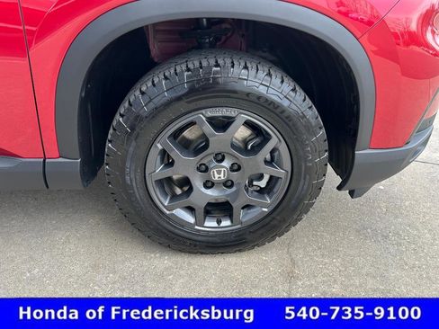 Certified 2025 Honda Pilot TrailSport image 5