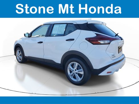Used 2022 Nissan Kicks S image 4