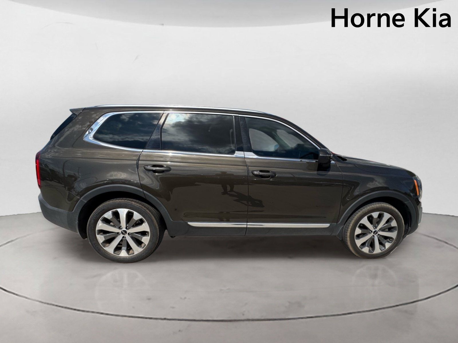 Used 2022 Kia Telluride EX w/ EX Premium Package FWD image 3