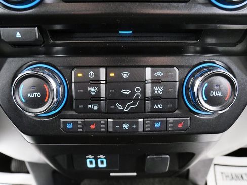 Used 2017 Ford F250 Lariat w/ Chrome Package image 32