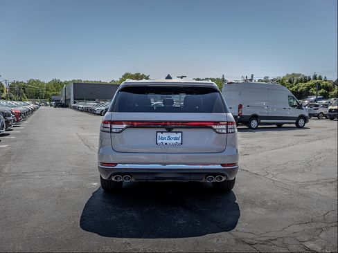 Used 2025 Lincoln Aviator Reserve w/ Equipment Group 201A AWD/4WD image 5