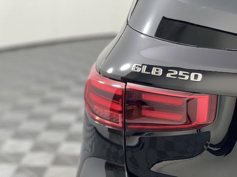 New 2025 Mercedes-Benz GLB 250 4MATIC image 11