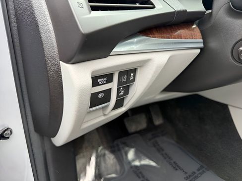 Used 2017 Acura MDX SH-AWD image 24