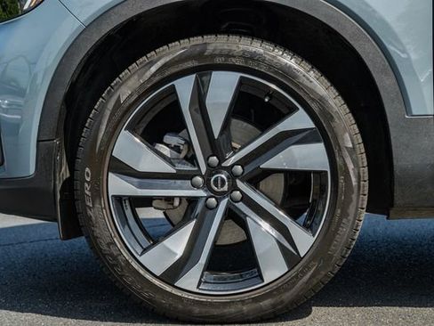 Used 2023 Volvo XC40 B5 Plus w/ Protection Package Premier AWD/4WD image 18