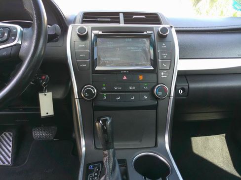 Used 2017 Toyota Camry SE FWD image 15