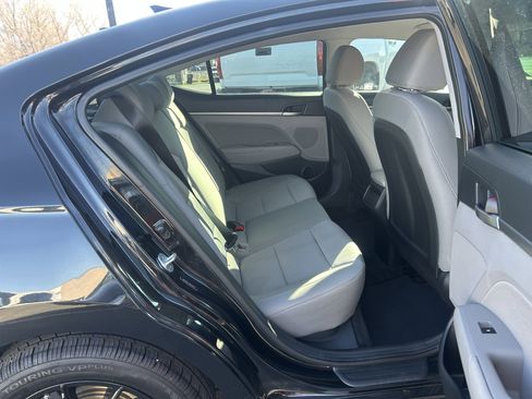 Used 2017 Hyundai Elantra SE image 9