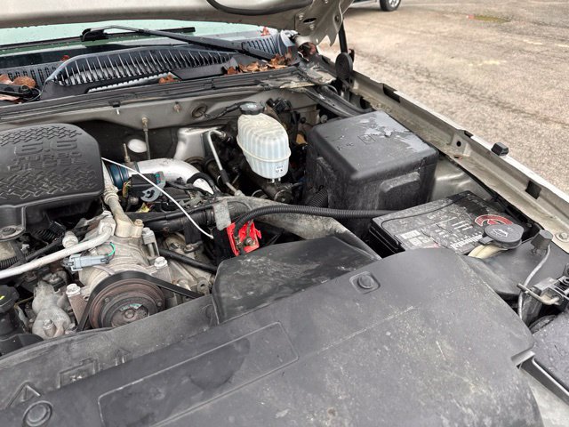 Used 2005 Chevrolet Silverado 3500 LS w/ Heavy-Duty Power Package AWD/4WD image 7