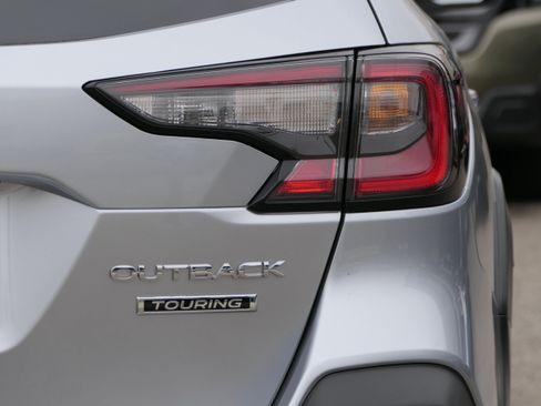 Certified 2025 Subaru Outback Touring AWD/4WD image 5
