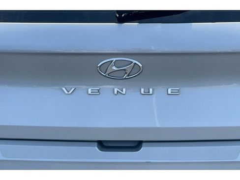 Used 2021 Hyundai Venue SE FWD image 43