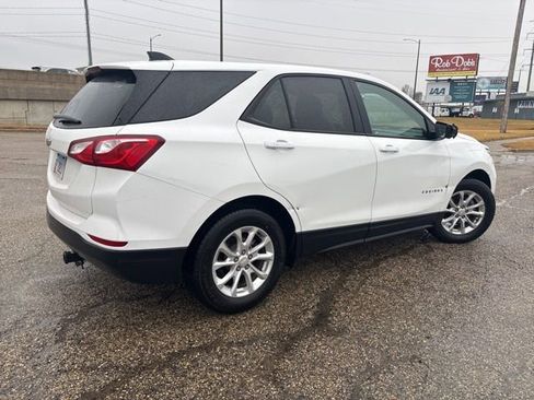 Used 2019 Chevrolet Equinox LS w/ LS Convenience Package image 5