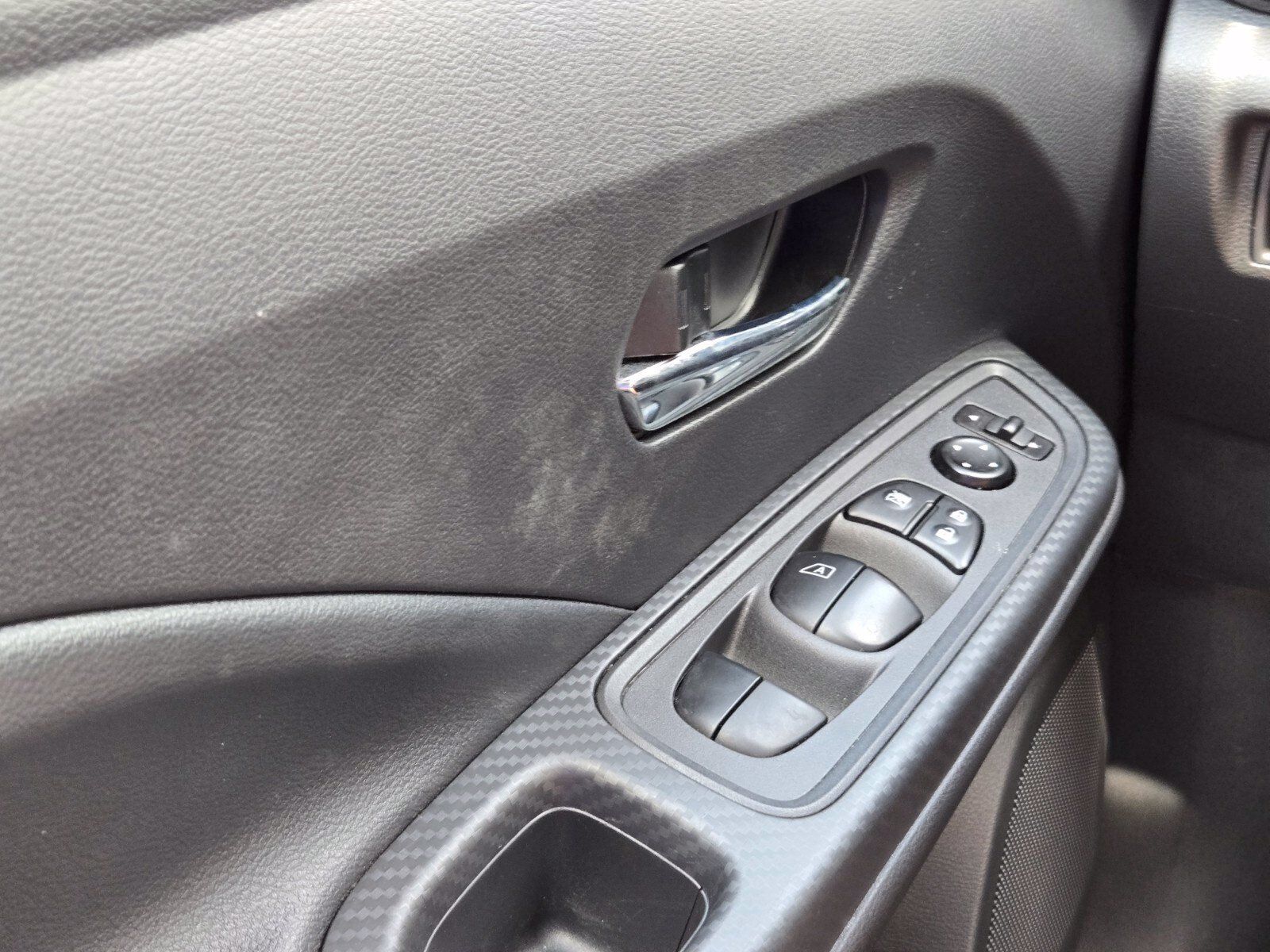 Used 2025 Nissan Versa SV w/ Trunk Package FWD image 29