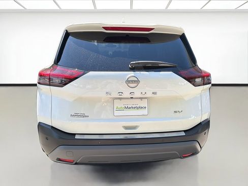 Used 2023 Nissan Rogue SV image 5