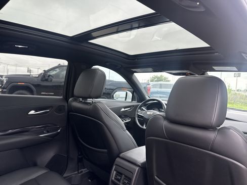 Used 2023 Cadillac XT4 Luxury w/ Cold Weather Package FWD image 15