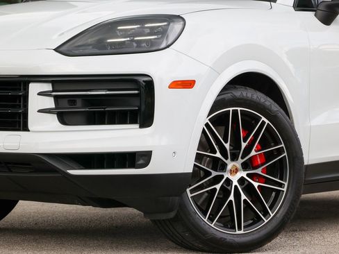 Certified 2025 Porsche Cayenne S AWD/4WD image 24