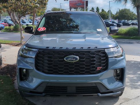 Used 2025 Ford Explorer ST AWD/4WD image 3