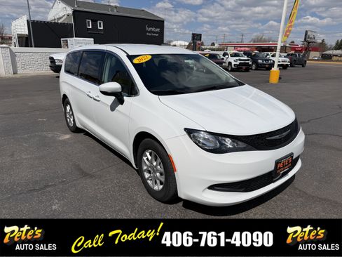 Used 2022 Chrysler Voyager LX FWD image 6