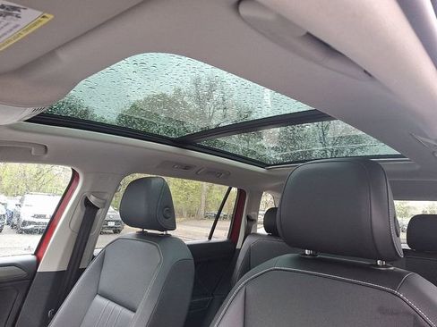 Certified 2024 Volkswagen Tiguan SE w/ Panoramic Sunroof Package AWD/4WD image 21