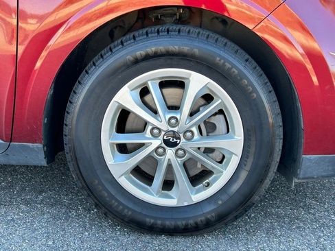 Used 2024 Kia Carnival LX image 45