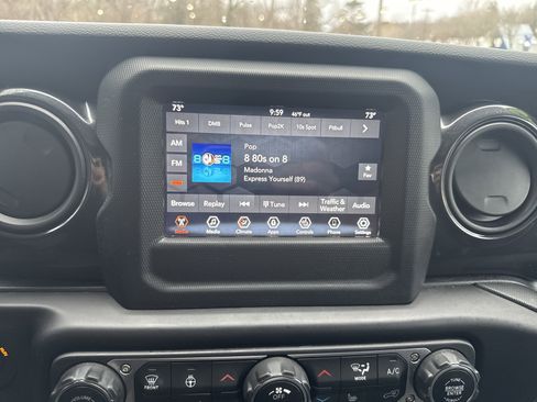 Used 2022 Jeep Gladiator Sport image 25