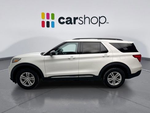 Used 2023 Ford Explorer XLT image 2