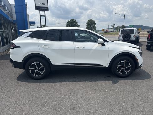 Used 2023 Kia Sportage LX AWD/4WD image 2