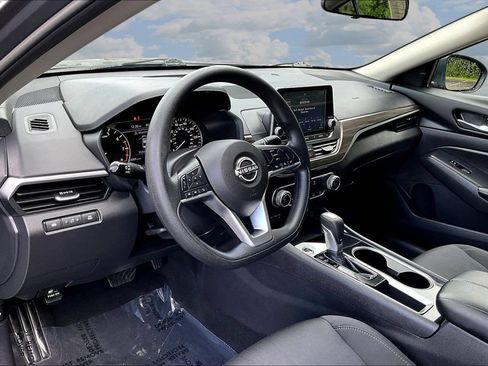 Used 2024 Nissan Altima 2.5 SV FWD image 19