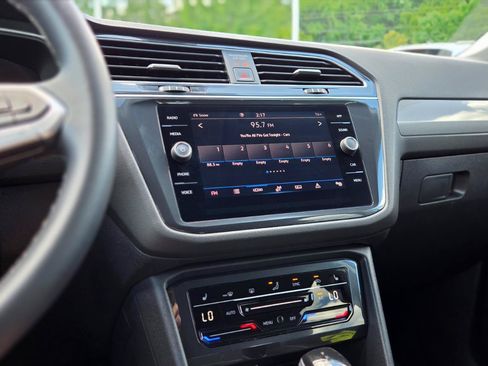 Certified 2024 Volkswagen Tiguan SE AWD/4WD image 31