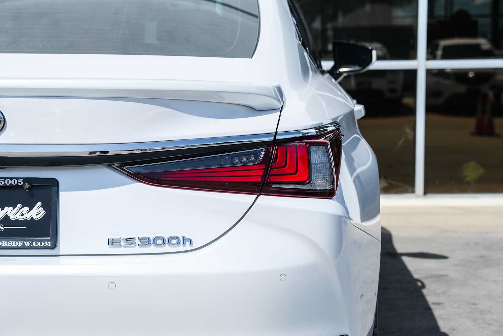 Used 2022 Lexus ES 300h Ultra Luxury w/ Accessory Package 2 FWD image 13