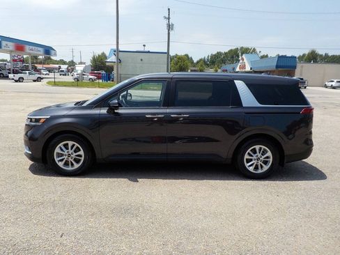 Used 2022 Kia Carnival LX FWD image 2